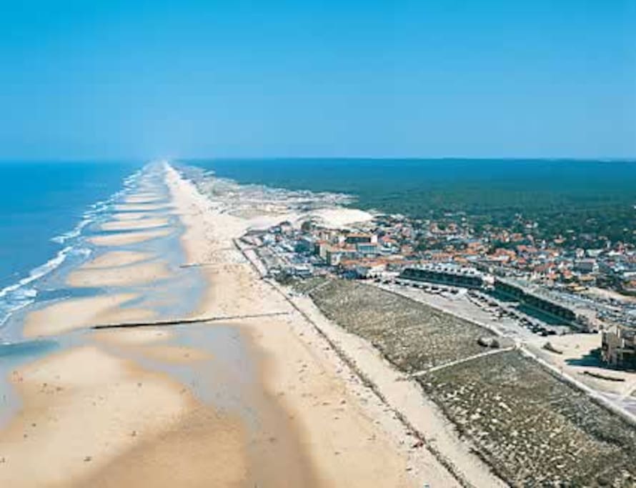 la belle plage de sable fin de Lacanau Océan