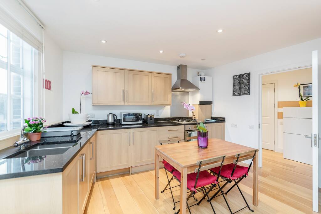 KITCHEN & DINNING