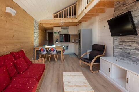 Charming accommodation, terrace between lake and mountain
