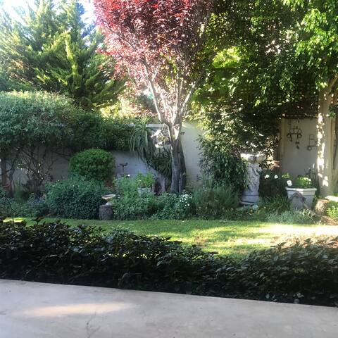 Charming 3 bedroom home. Close to Newlands Forest. gallery image 4