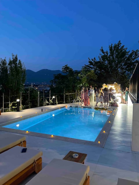 Cheerful 5 bedroom villa with private pool