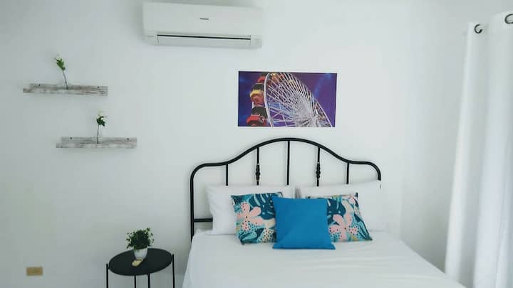 A/C dhe krevat dopio
Ne zotërojmë një makinë me qira nga 40 herë në ditë. 
Ne kemi automjetet tona me qira nga 40 x ditë. Dhe zbritje nga qiraja 8-ditore. 