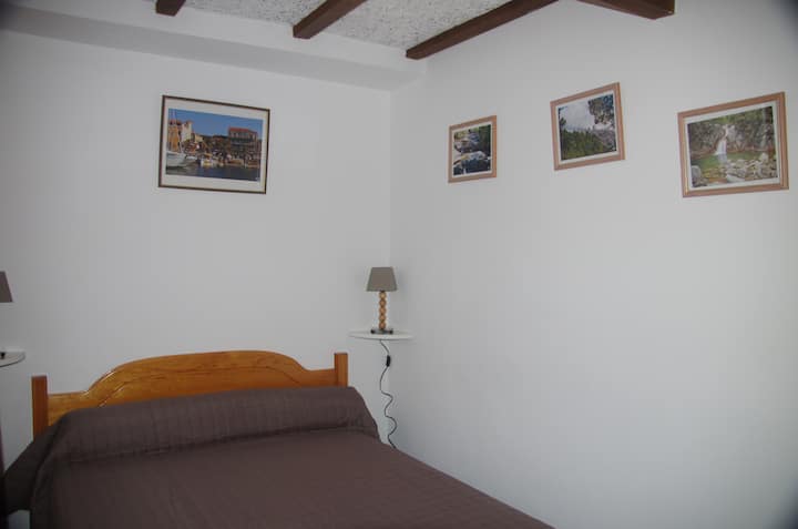 ・ベッドルーム、ダブルベッド（ 140 ）