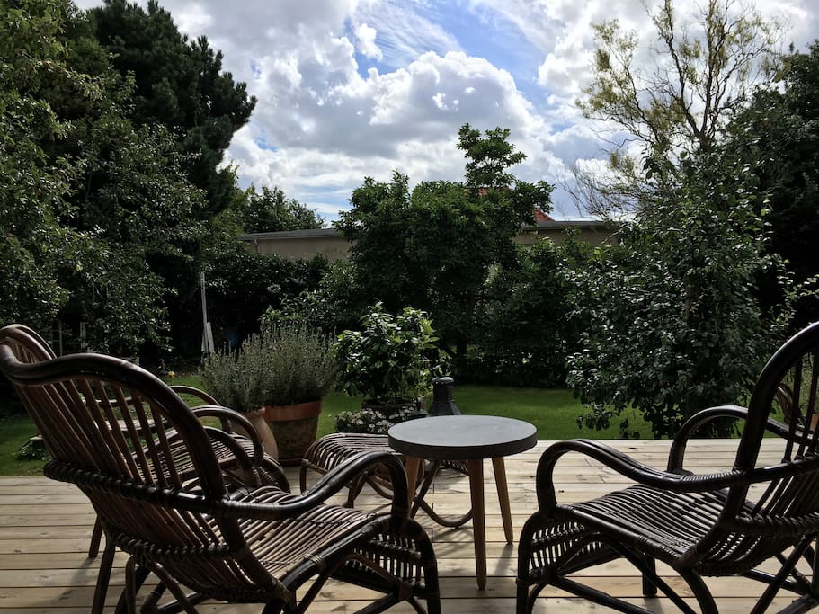 On the terrace you enjoy the garden and the sun all day.