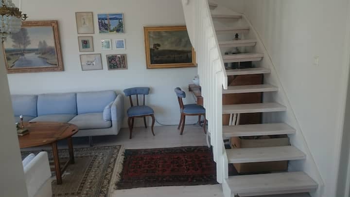 Högt Ljust Läge Med Mycket Sol. 4000 Kvm Tomt. - Gustavsberg