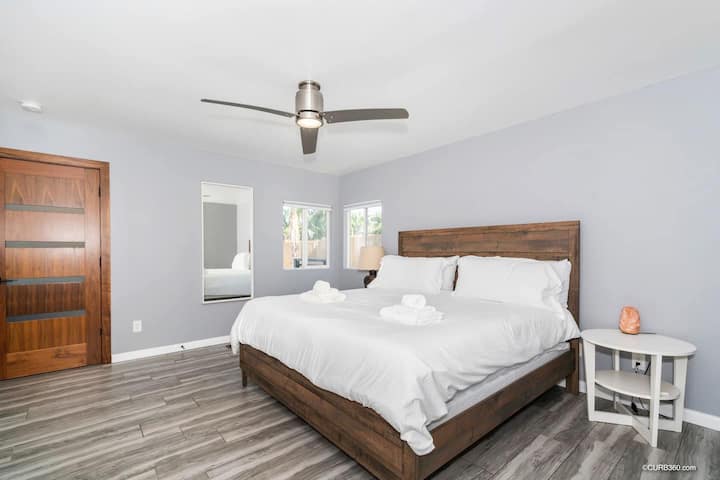 Master Bedroom-King bed