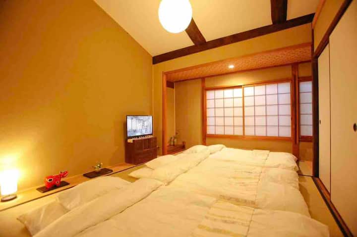 Izba v japonskom štýle 6 tatami 3 sady futónov