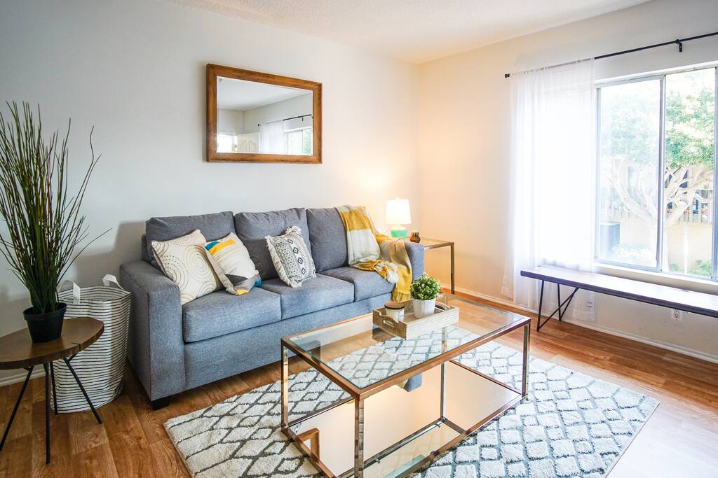 Living room with Queen size fold out + fresh linen, Smart TV
