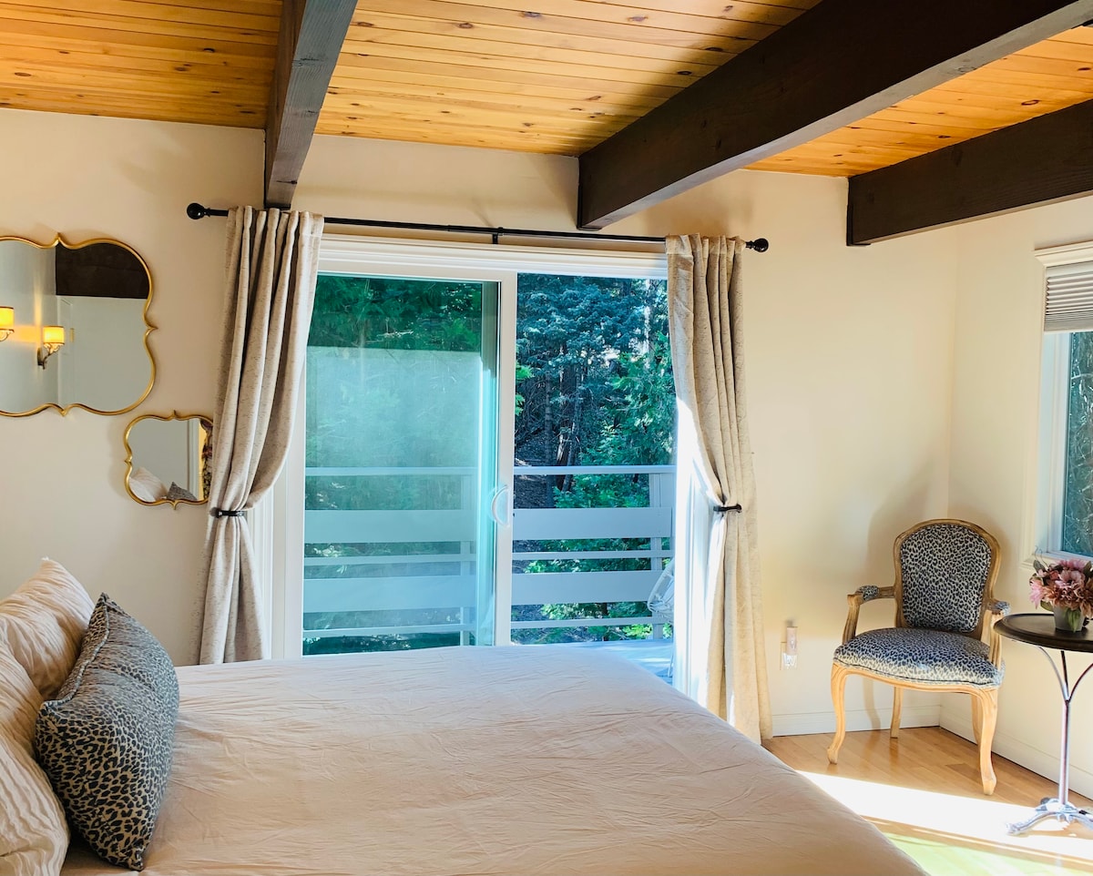 سرير كينج وحمام داخلي وإمكانية الوصول وإطلالات من السطح.