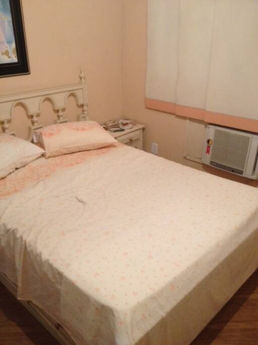 quarto de casal com ar-condicionado