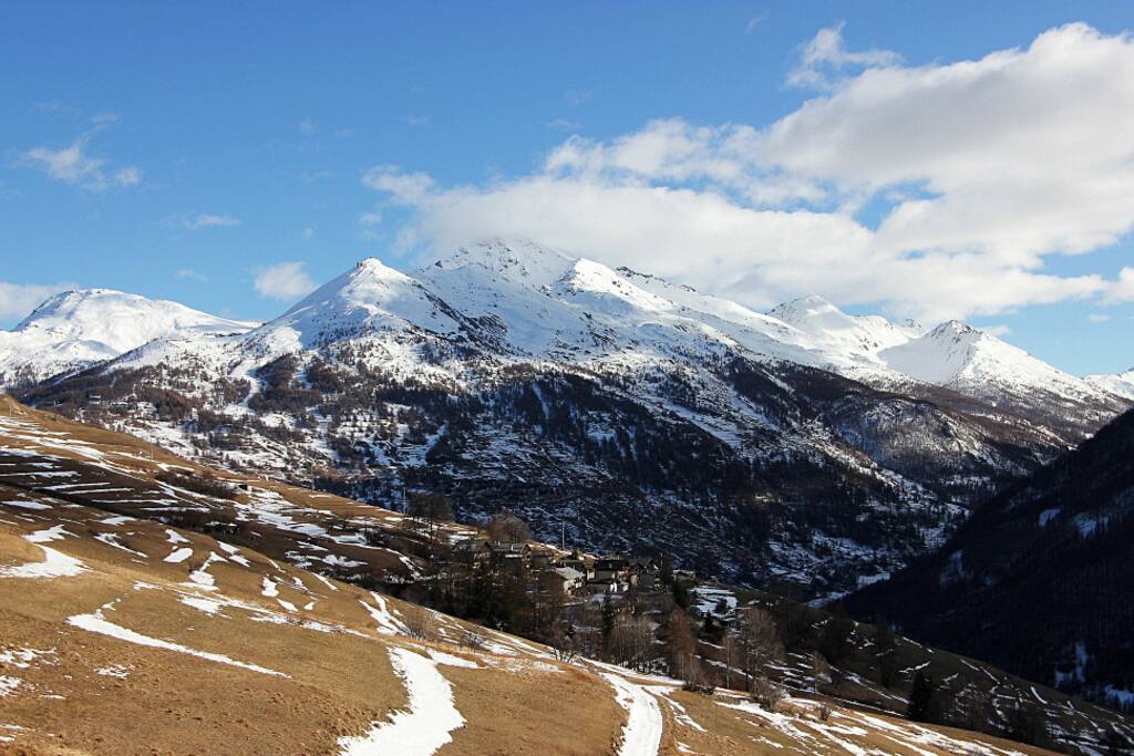 Champlas Janvier fa parte del comune di Sestriere, in provincia di Torino, nella regione Piemonte.
La frazione o località di Champlas Janvier dista 3,64 chilometri dal medesimo comune di Sestriere di cui essa fa parte. Champlas Janvier sorge a 1784 metri sul livello del mare.