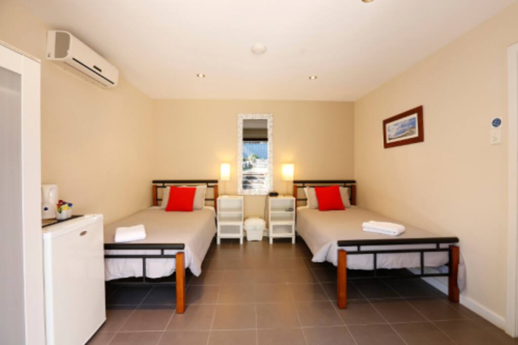 Twin room with shared bathroom