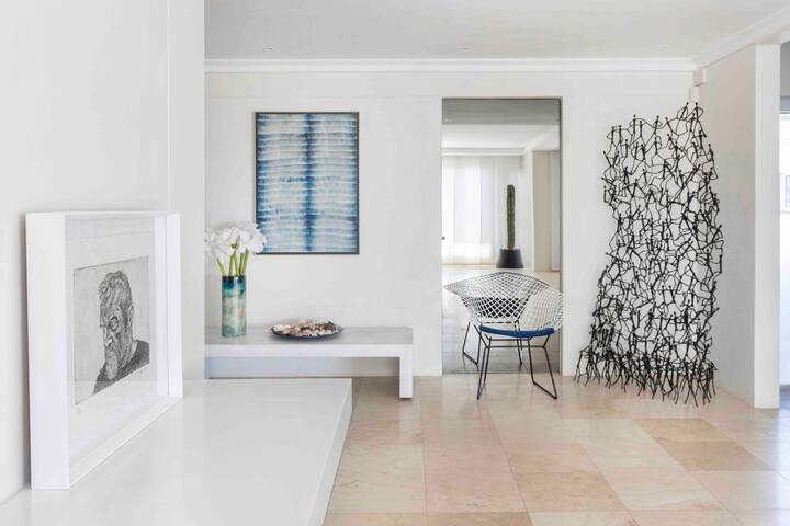 Q PENTHOUSE Art & Design ZEN gallery image 5