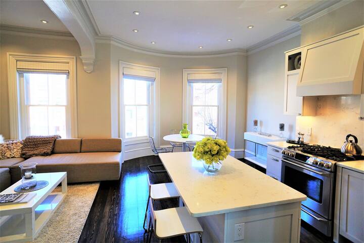 Beautiful Boston Brownstone gallery image 2