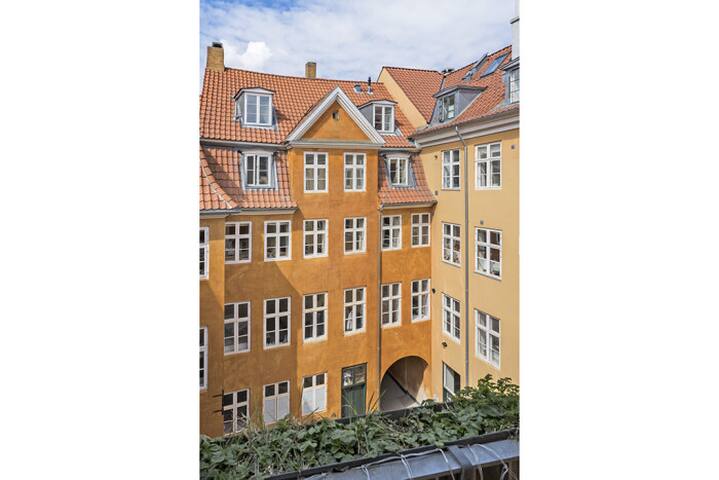 Idyllic heart of historic Copenhagen. gallery image 4