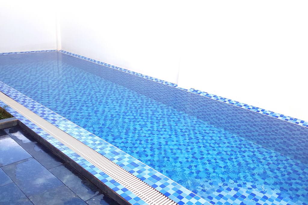 Pool size: 8.5m X 3.5m depth: 1.2m X 1.3m