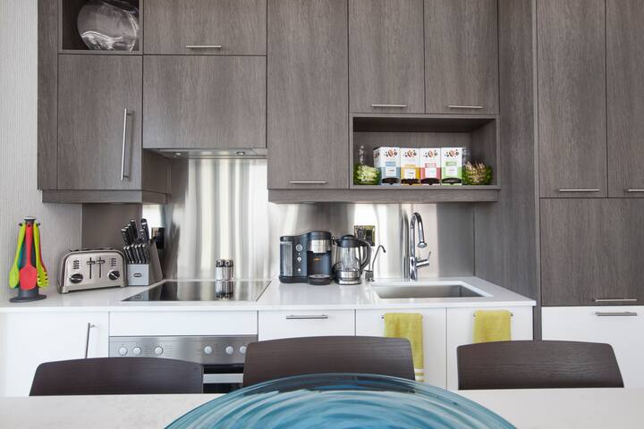 Unwind on the Private Terrace of a Downtown Oasis gallery image 3