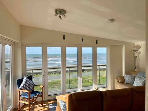 Beachside luxury stylish house in town centre