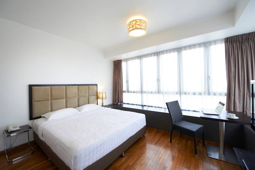Bedroom (King Size Bed)