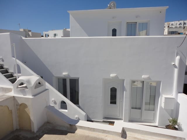 Brand new apartments in Fira for 10 guests