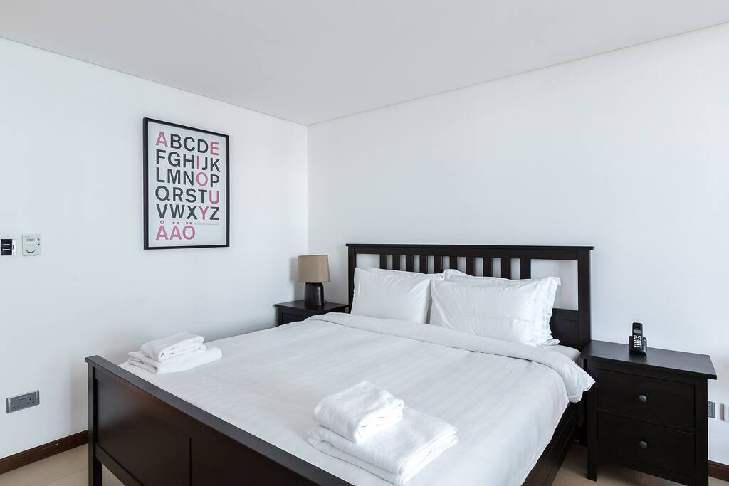 Relax in a king size bed and pillows from London