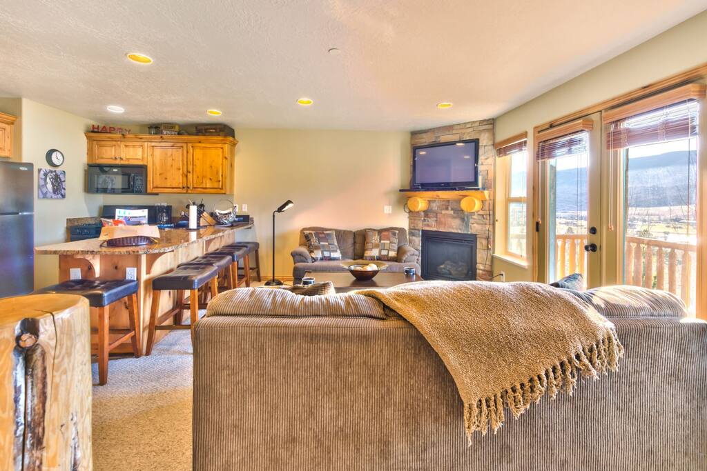 Utah Lodging / MH 1311 / Main Level / Living