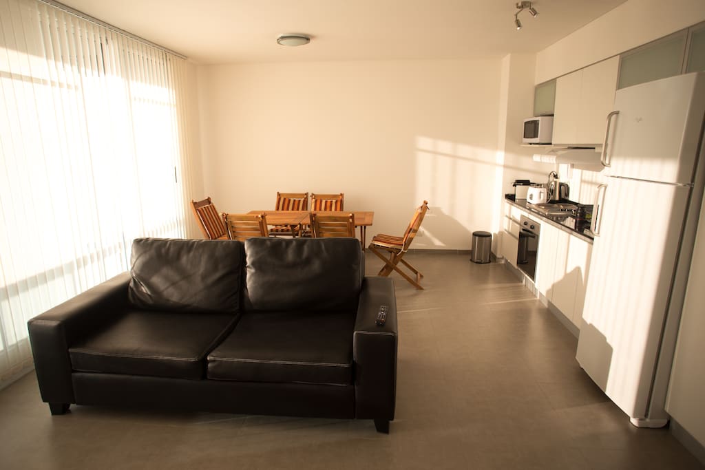 Comedor con cocina integrada