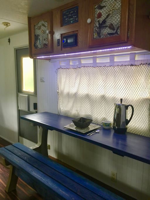 This tabletop drops down for bench seating!