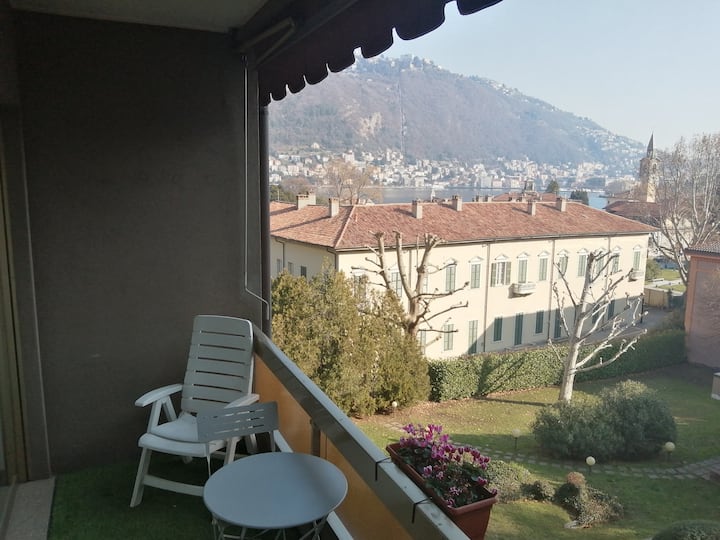 Lovely apartment with lake view next to Villa Olmo