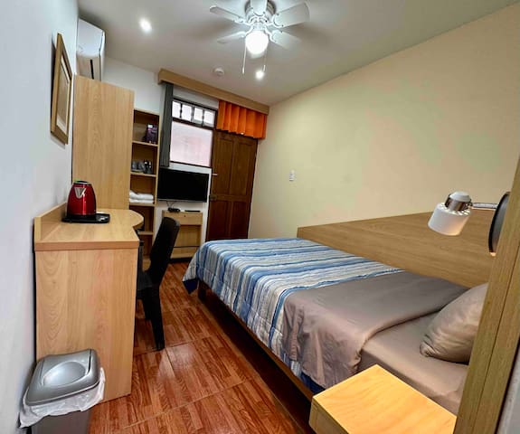 Private room with 1 bedrooms in Trujillo - California Park Express