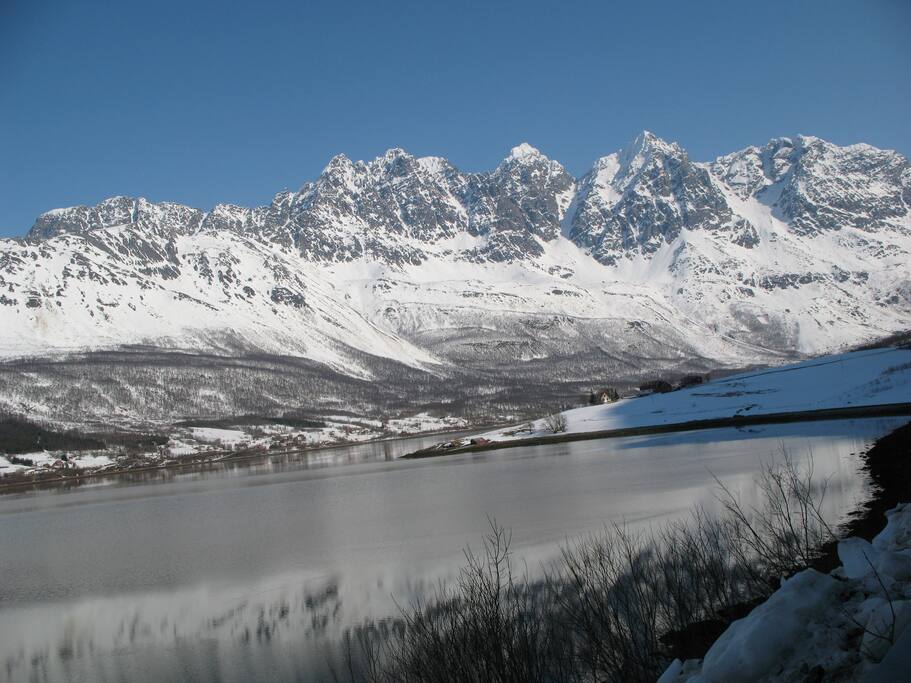 Lakselvbukt with Lyngen alps