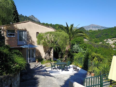 2 Bed apartment with heated shared pool