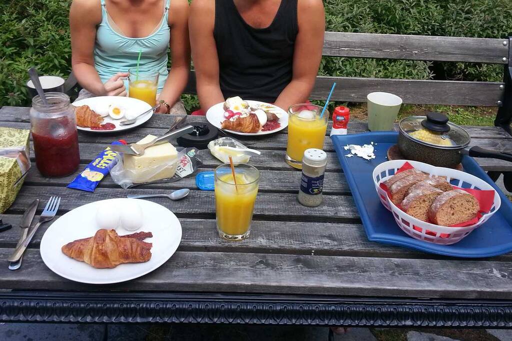 Breakfast bought from the bakery NEXT DOOR (20 seconds) to our patio in the green and calm garden.