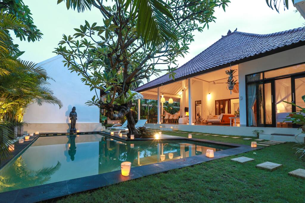 Garden and pool.