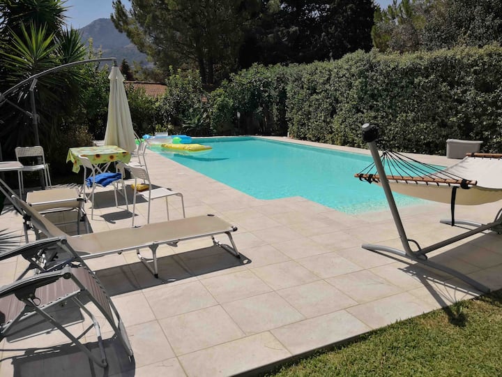 Palermo, villa with swimming pool