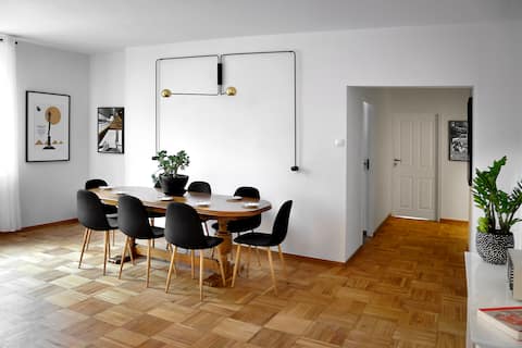 Top performing Airbnb: WHY WARSAW? ART APARTMENT in Wola