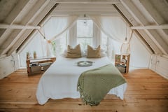 Luxury+Glamping+at+Treehouse+on+40-Acre+Farm