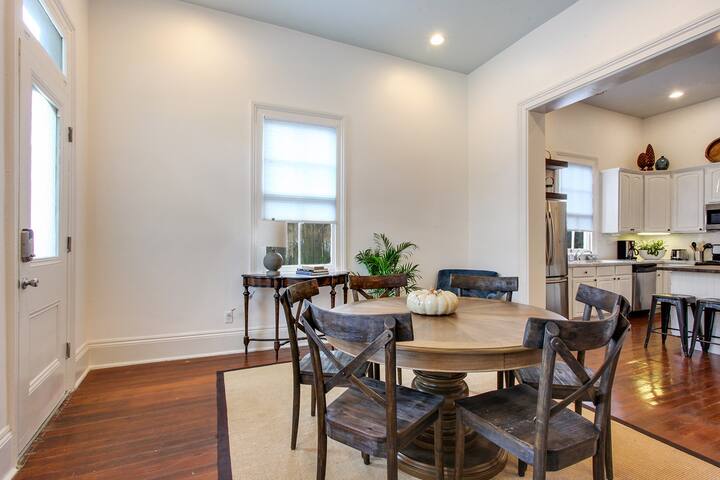 Upscale Oasis – Great For Groups – Close to FQ! gallery image 5