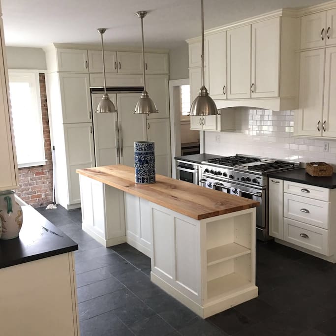 Montrose Mini Mansion - Chefs Kitchen Area