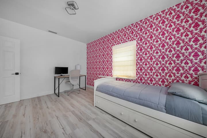 Perfect bedroom for kids with 2 twin beds