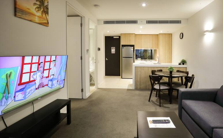 Location! Everything you need & walk to CBD gallery image 4