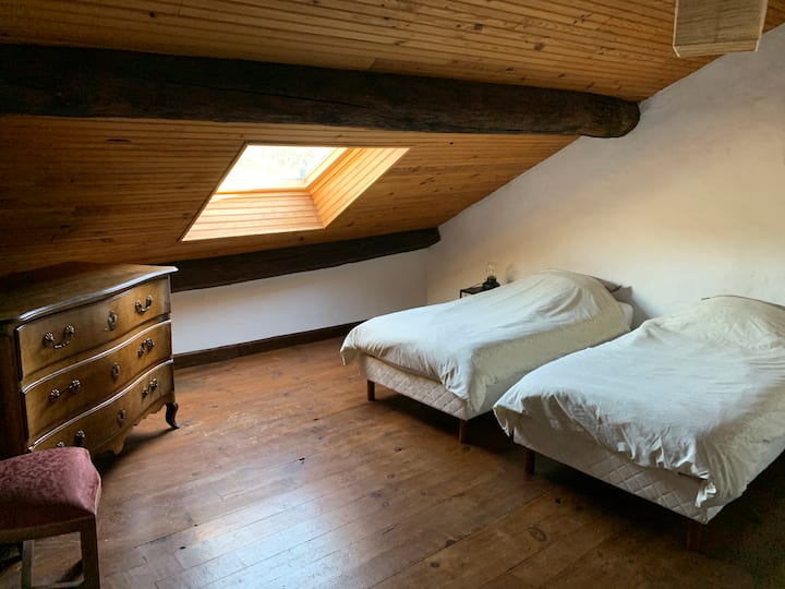 Chumba cha 4 cha kulala ( ghorofa ya juu ) 