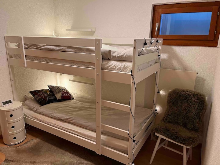 Zentral gelegene 2BR-Wohnung mit Parkplatz & Balkon - Airbnb