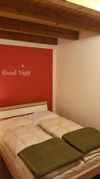 Schlafzimmer 1