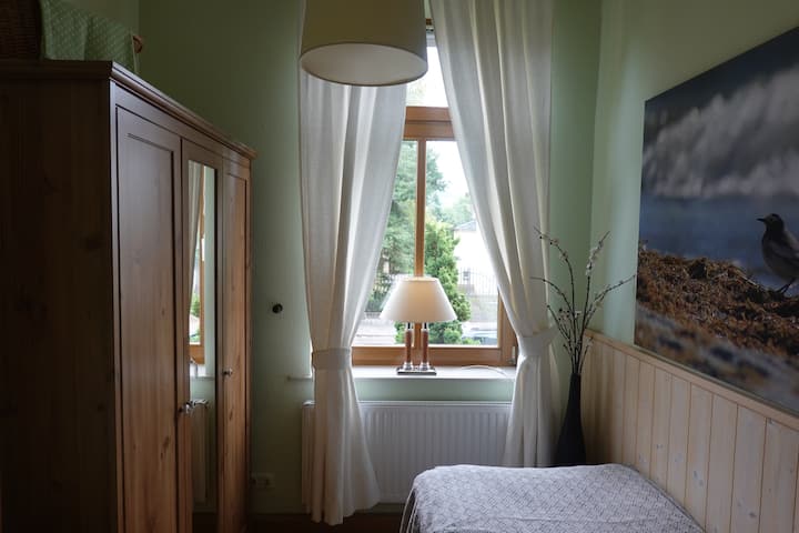 Malá spálňa s veľkým šatníkom