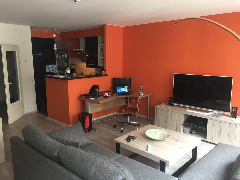 Kitchen, desk + salon