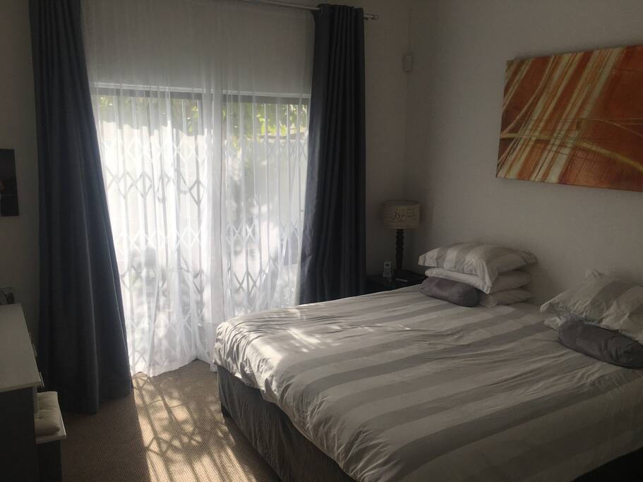 Main bedroom with en suit bathroom