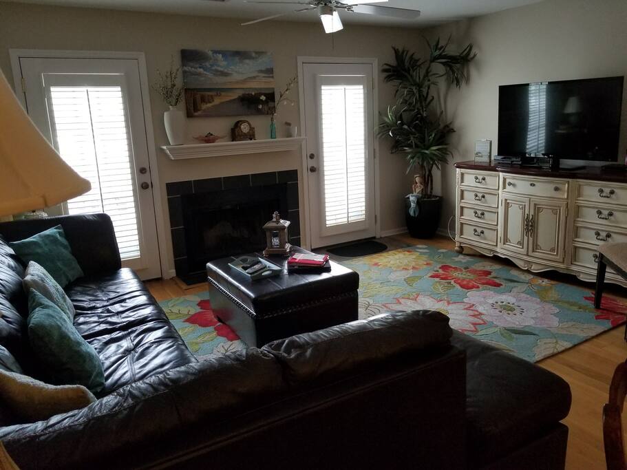 Spacious living room