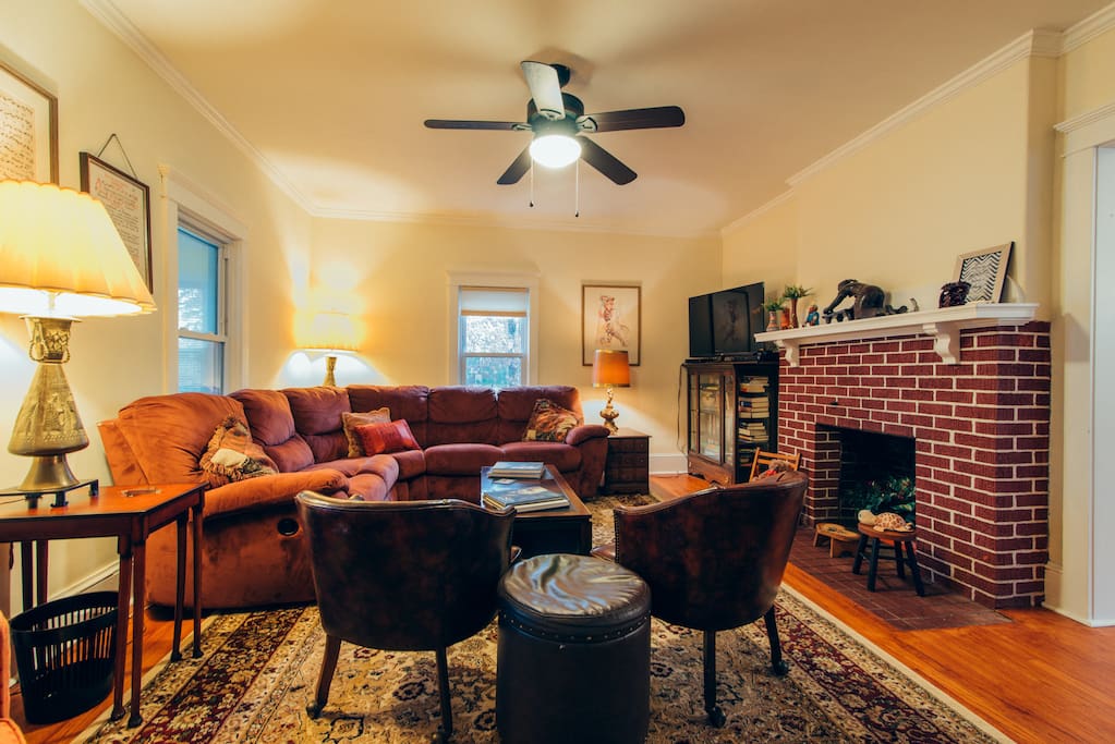 Cozy seating in the living room for up to 9 people