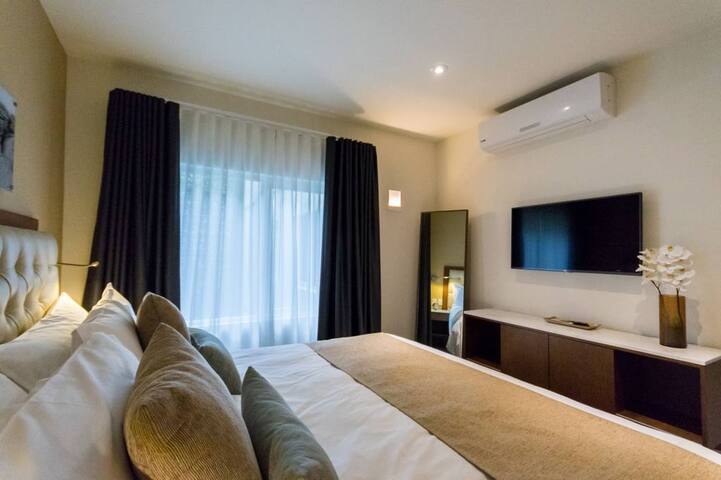 21 STUDIOS & SUITES IN MIDTOWN C♡NDESA. gallery image 4